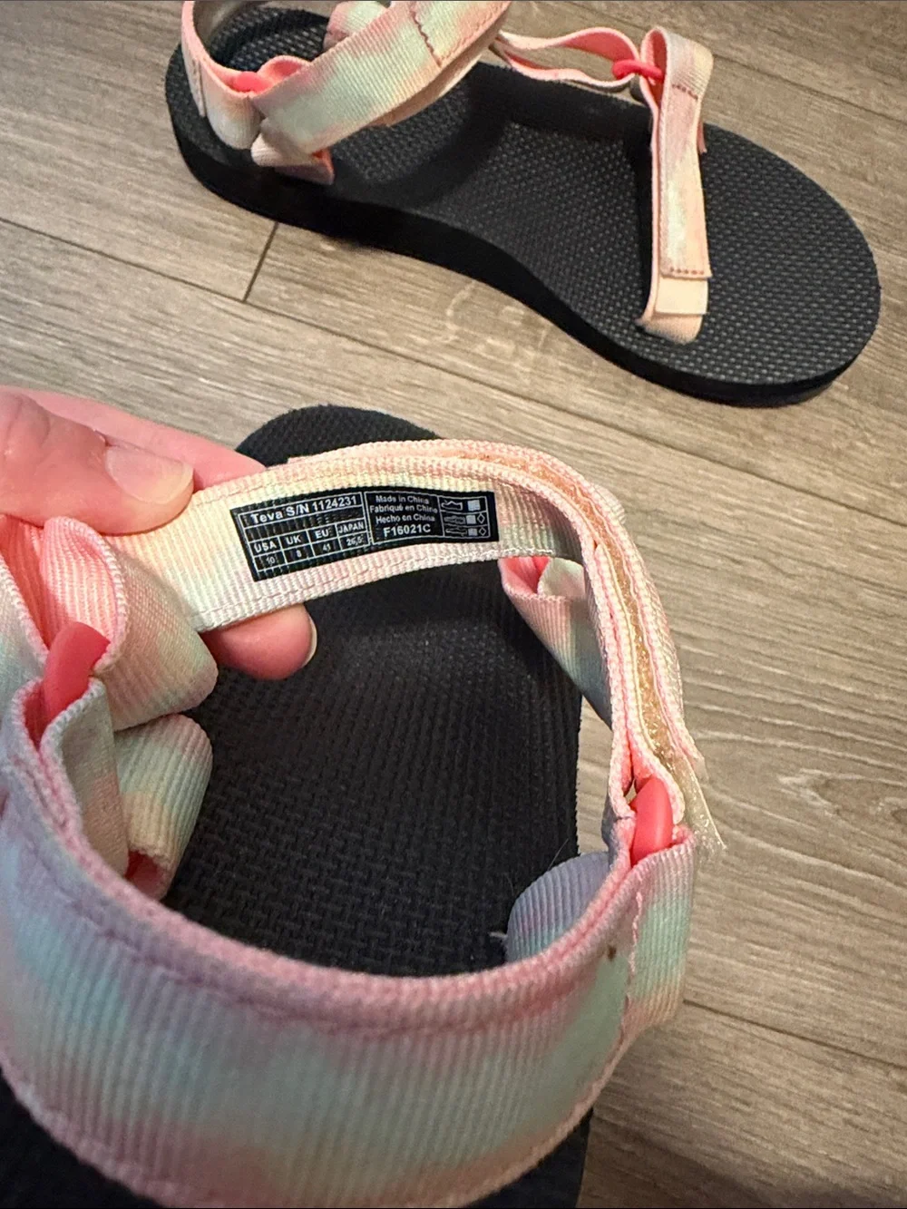 Women’s Teva Tie-Dye Sorbet size 10